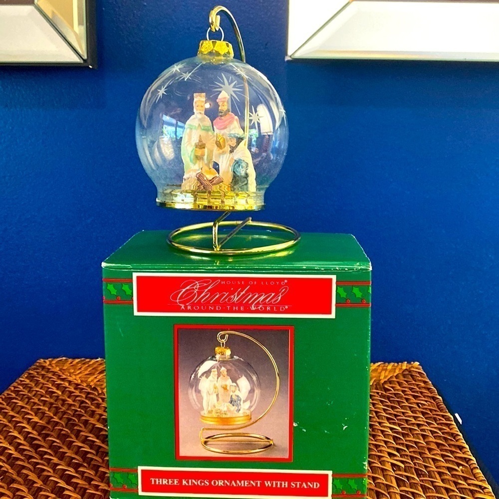 Vintage 1997 House of Lloyd Christmas Around the World Nativity Ornament & Stand
